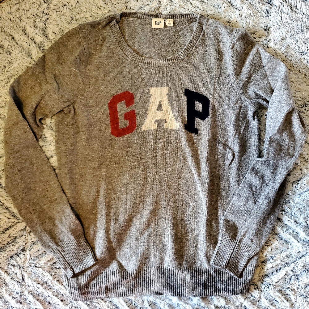 GAP grey sweater